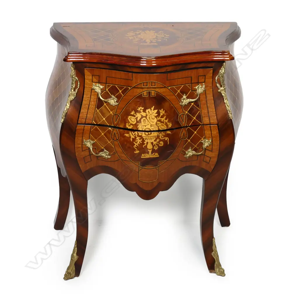 A 20thC French Louis XV style bedside commode, Image 1++