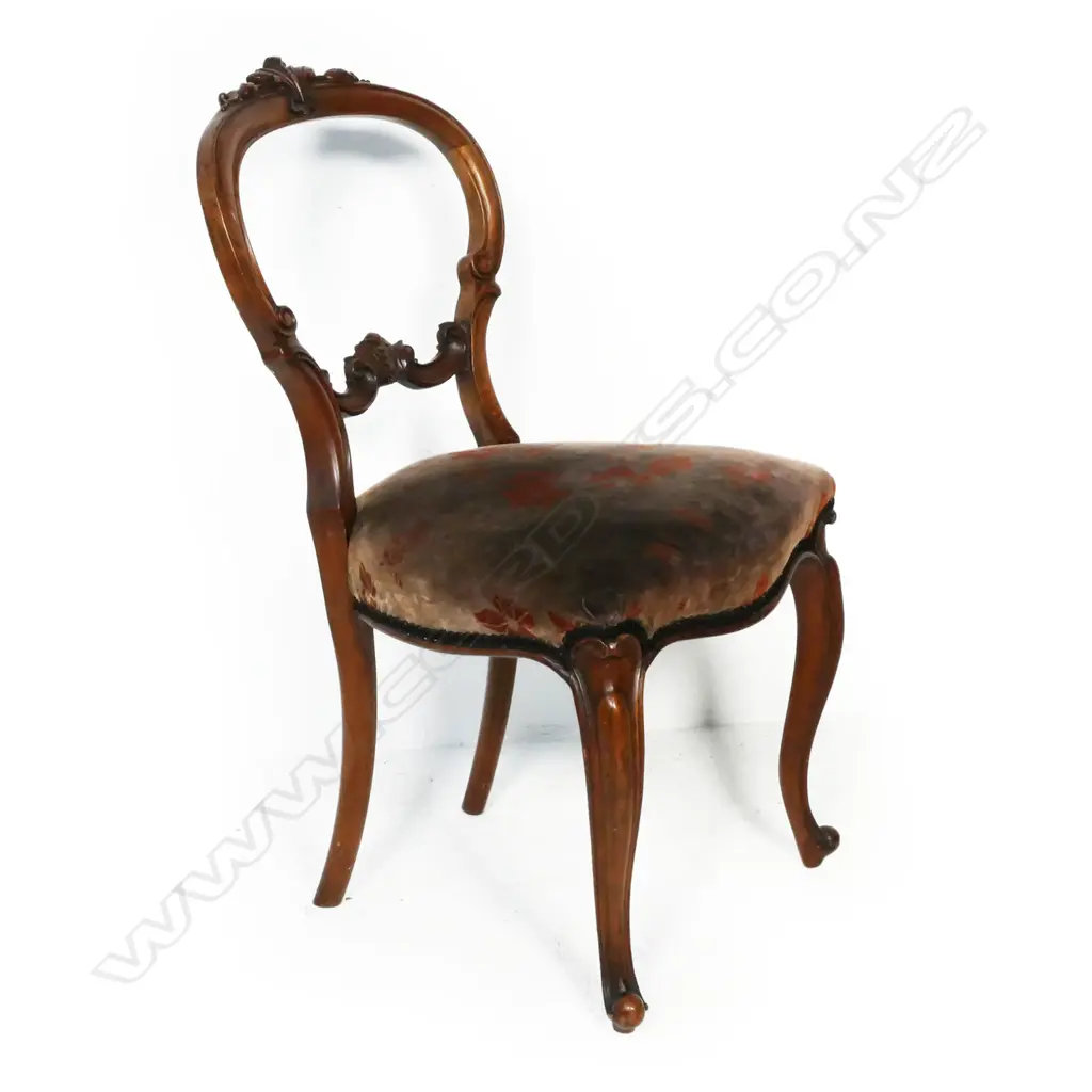 Four Victorian walnut balloon back dining chairs, Image 1++
