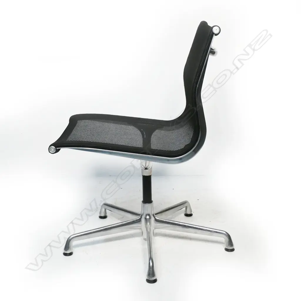 A pair of black Eames Herman Miller E330-5401 Management chairs, Image 1++