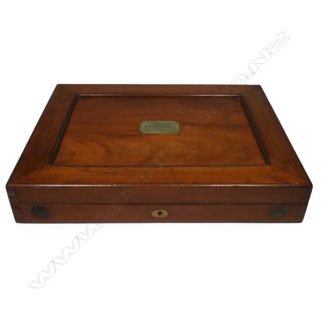 A New Zealand colonial opticians' cased set of prescription test lenses, in fitted mahogany case, Image 1++