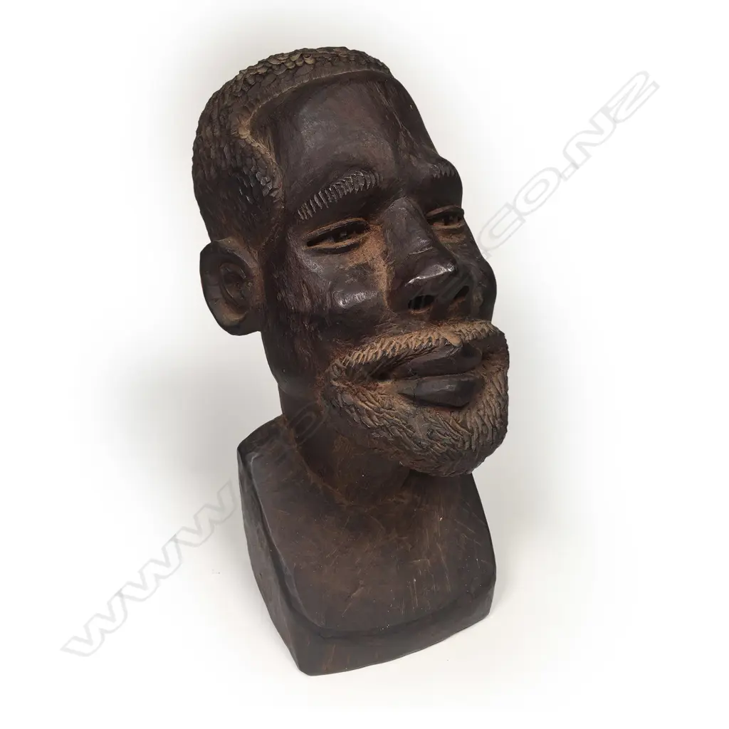 Old African hardwood Shona bust of a bearded gent Image 1++