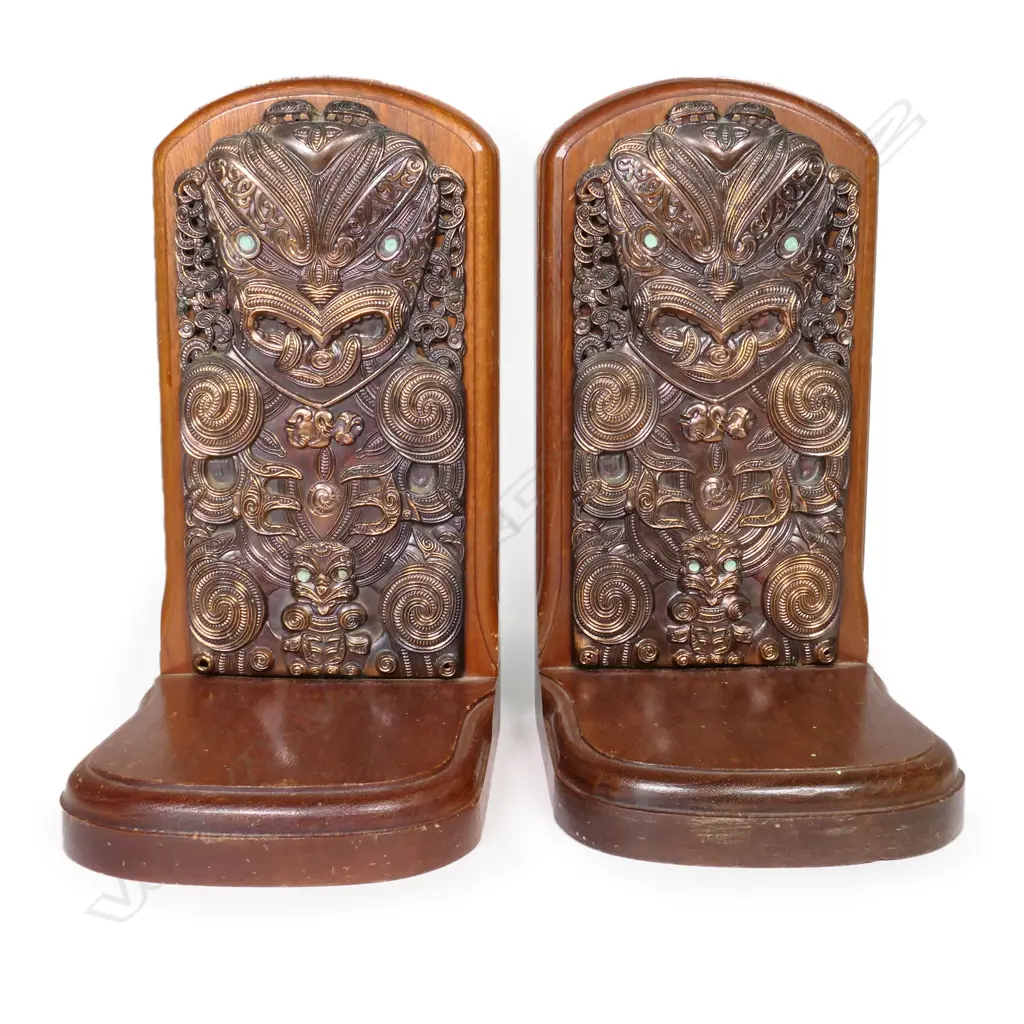A pair of Kingsley Ware Māori bookends, Image 1++