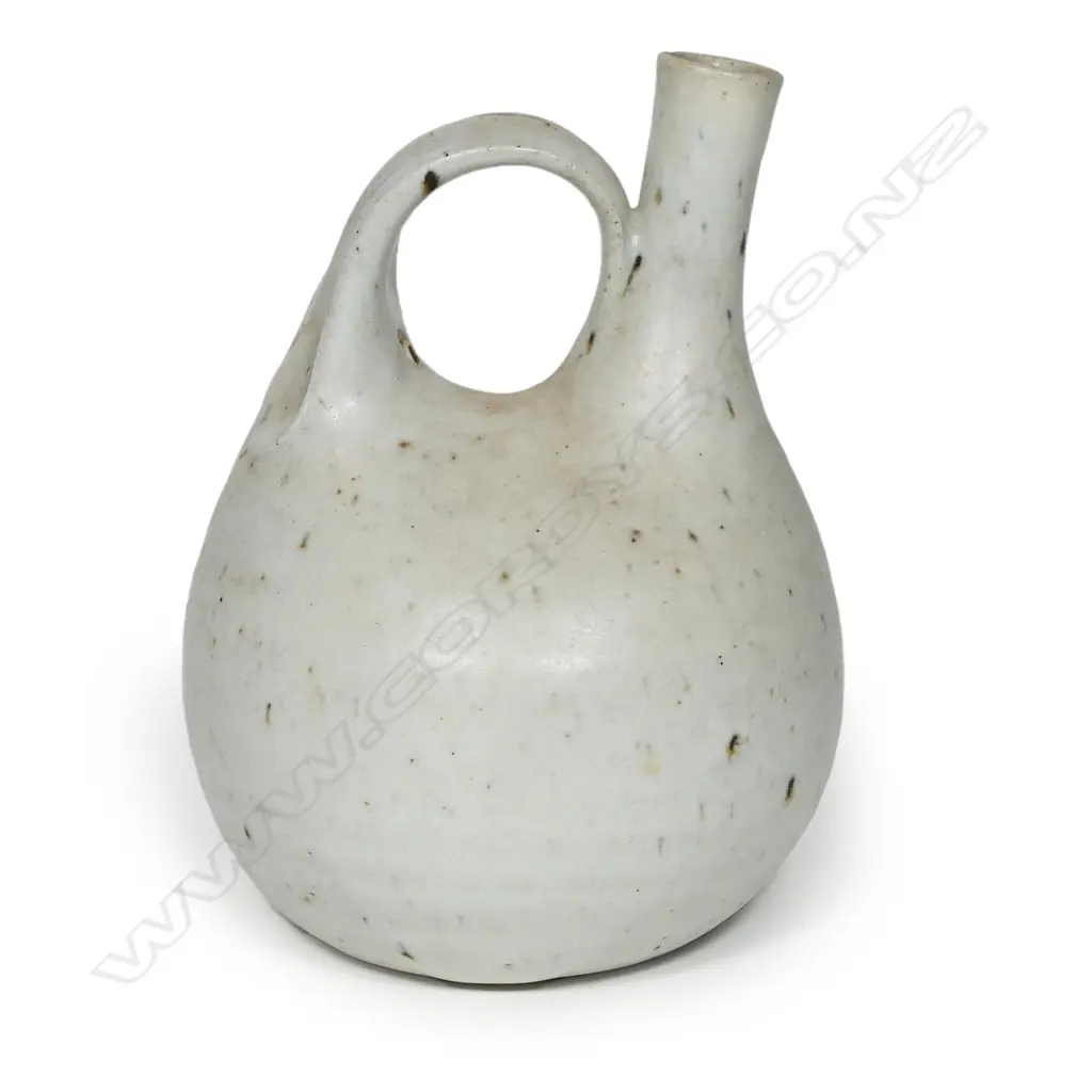 A Len Castle pottery ceremonial pourer, Image 1++