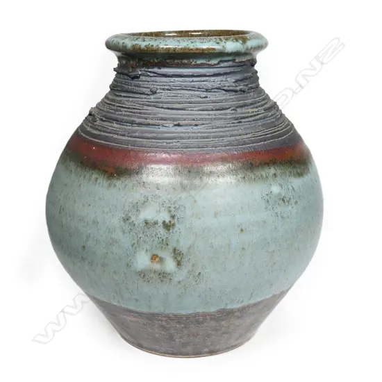 A large Peter Stitchbury pottery vase,