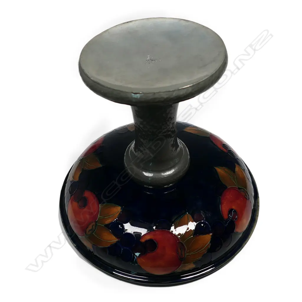 A William Moorcroft comport, Image 1++