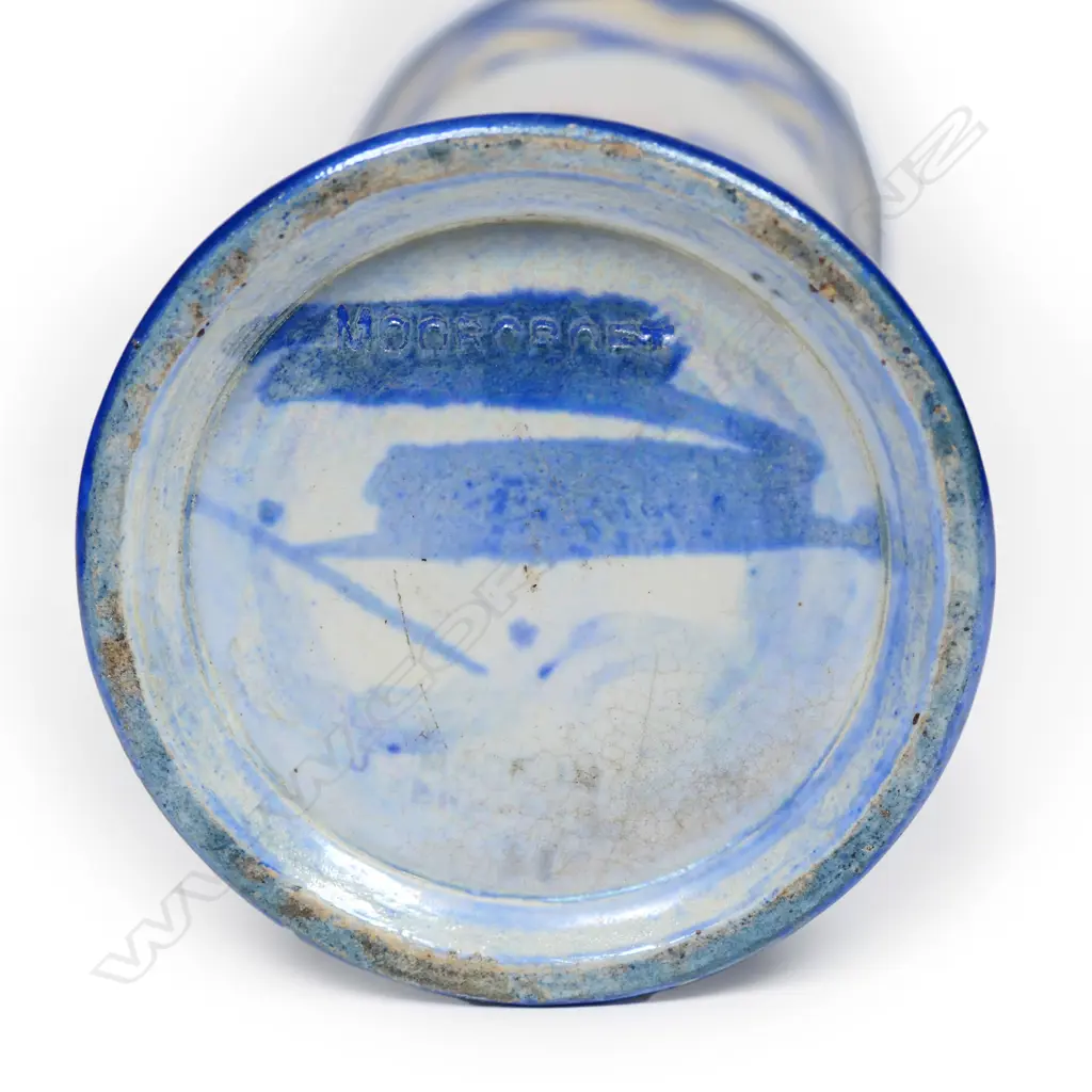 An early 1900s Moorcroft vase, Image 1++