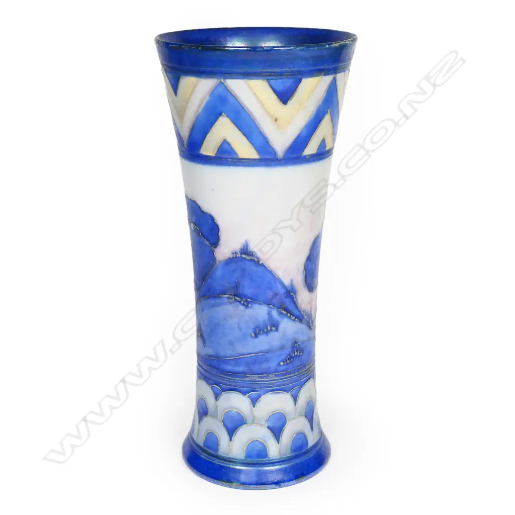An early 1900s Moorcroft vase, Image 1++