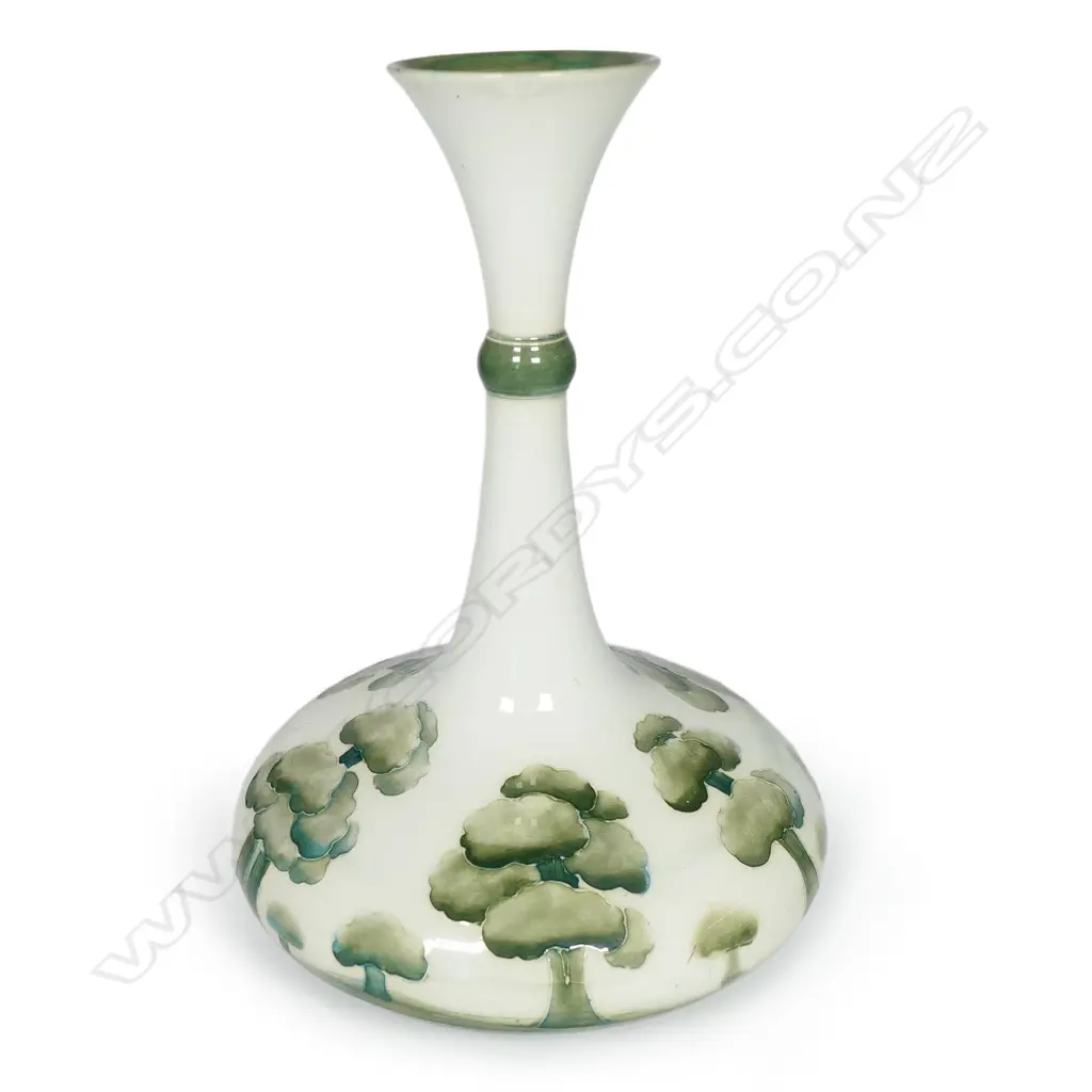 An early 1900s MacIntyre Moorcroft vase, Image 1++
