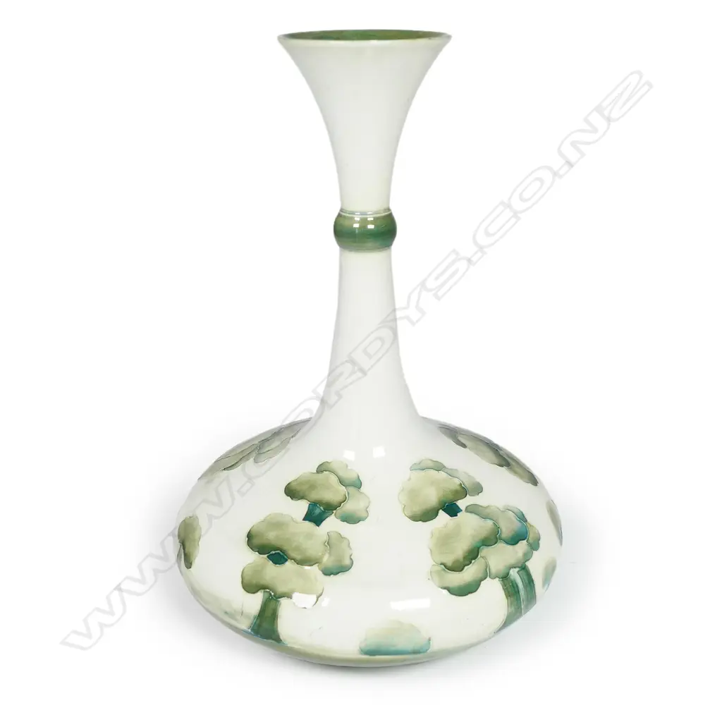 An early 1900s MacIntyre Moorcroft vase, Image 1++