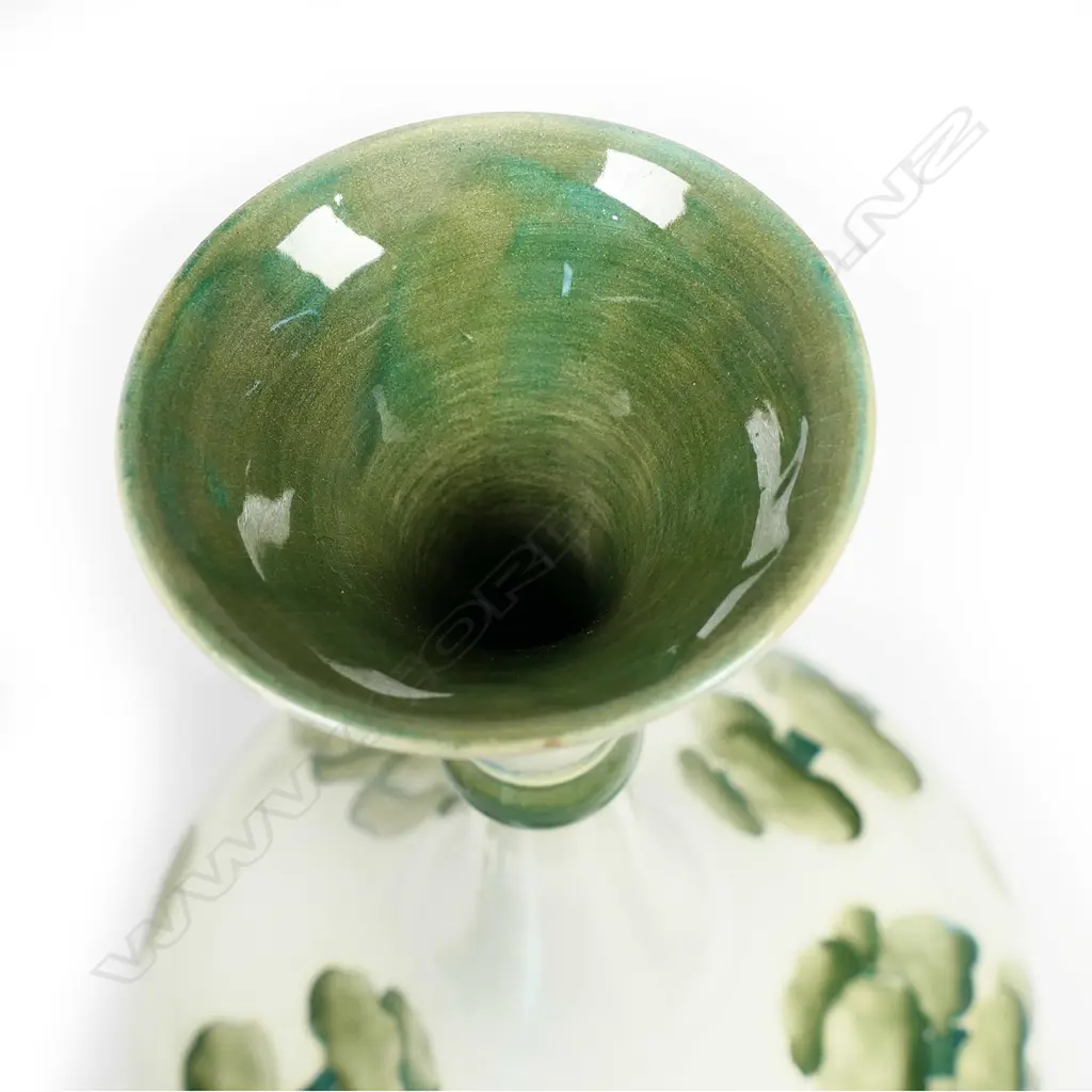 An early 1900s MacIntyre Moorcroft vase, Image 1++