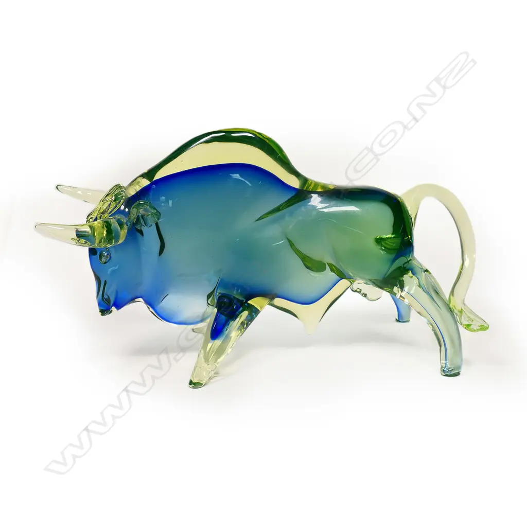 A stylish heavy Murano glass bull, Image 1++