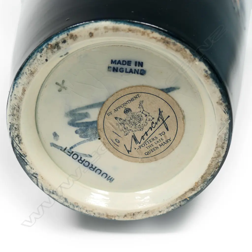 A large Moorcroft vase, Image 1++