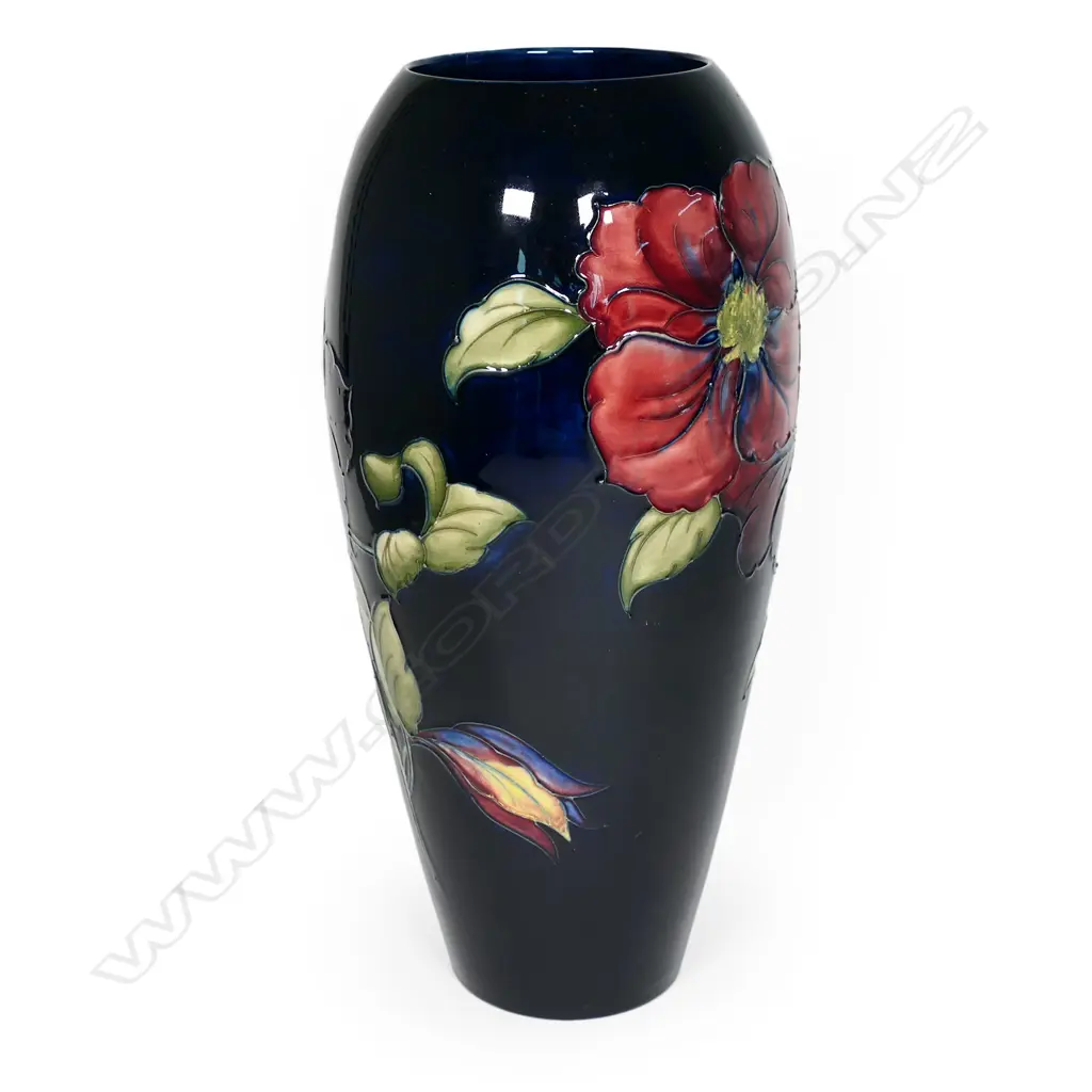 A large Moorcroft vase, Image 1++