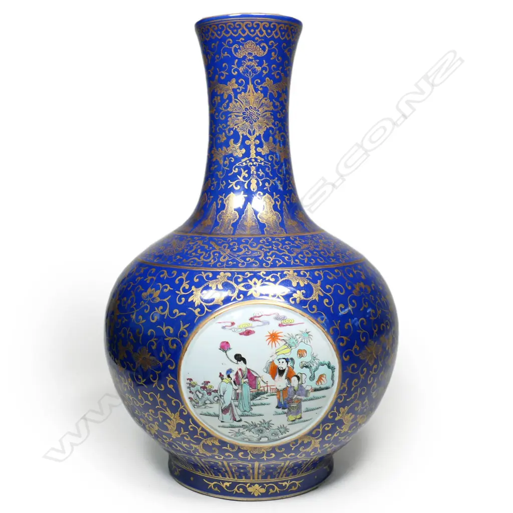 A quality Chinese porcelain large vase Image 1++