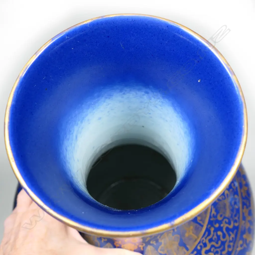 A quality Chinese porcelain large vase Image 1++