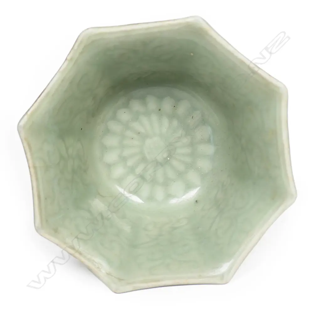 A rare Chinese Longquan celadon guan-type octagonal stem cup, Image 1++