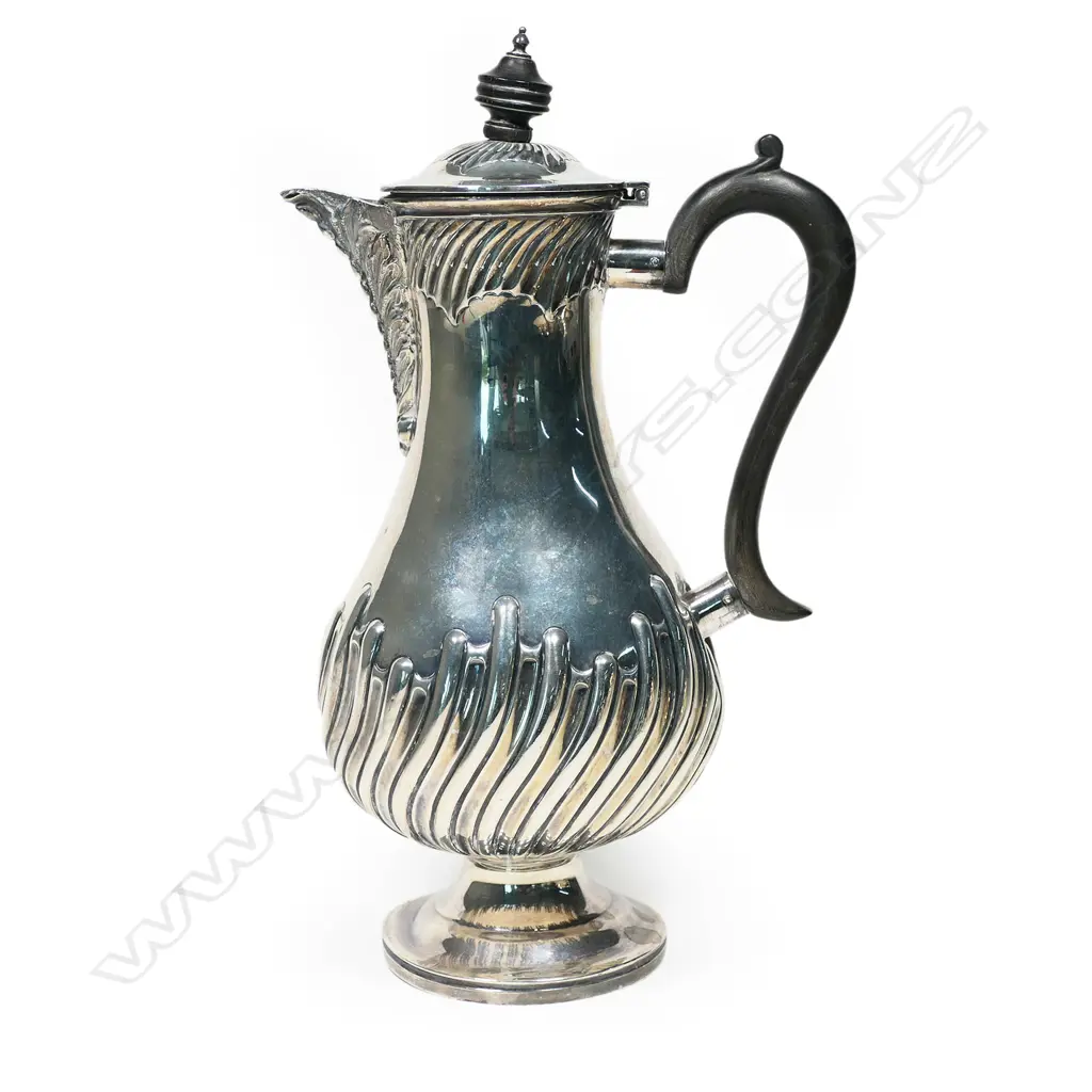 An Edwardian silver claret jug, Image 1++