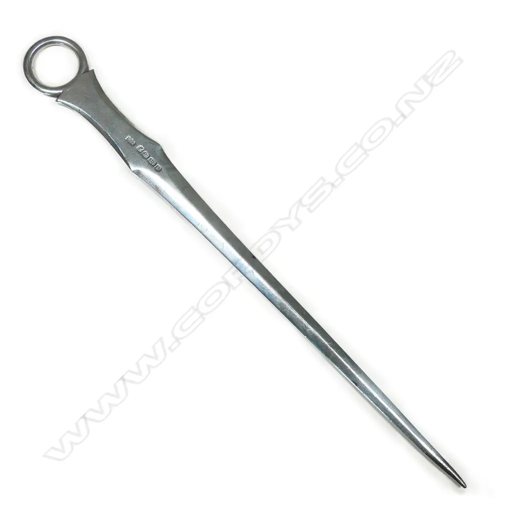 A Victorian silver meat skewer, Image 1++