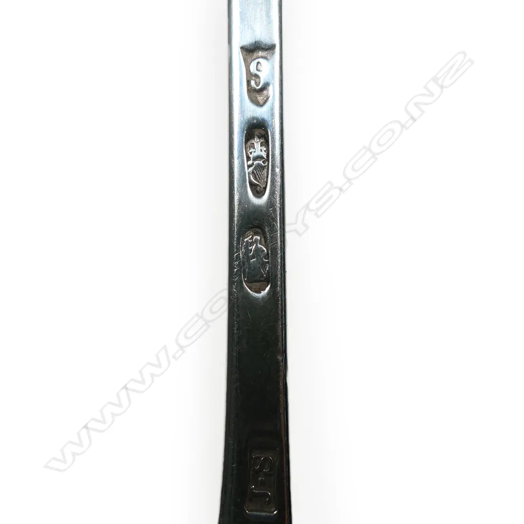 A George III Irish silver pie spoon, Image 1++