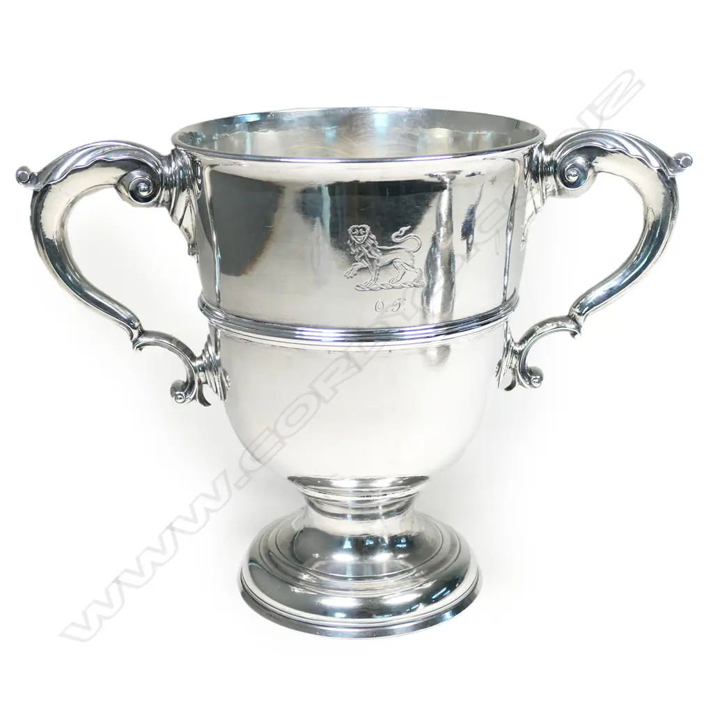 A George II Irish silver lidded Loving Cup, Image 1++