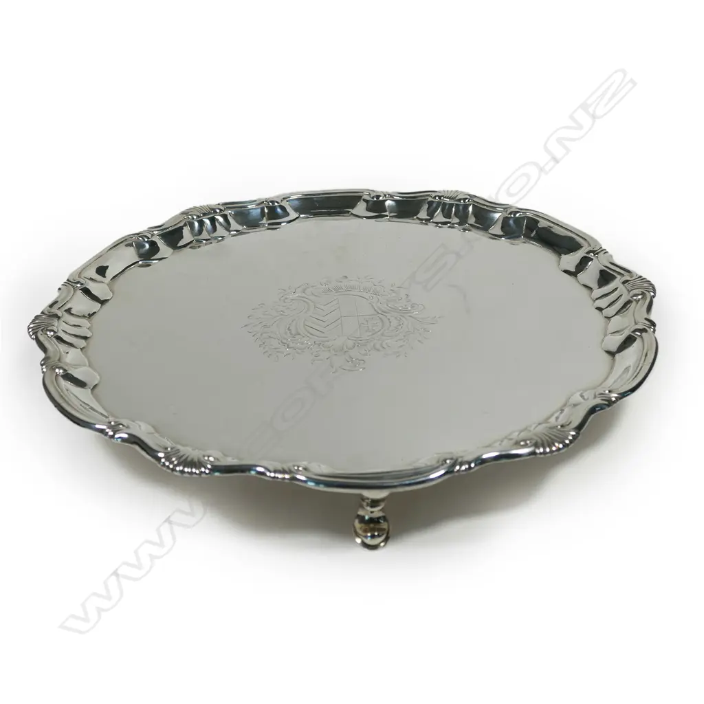 A good George II silver salver, Image 1++