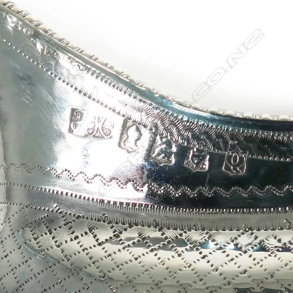 A George III Irish silver cream jug, Image 1++