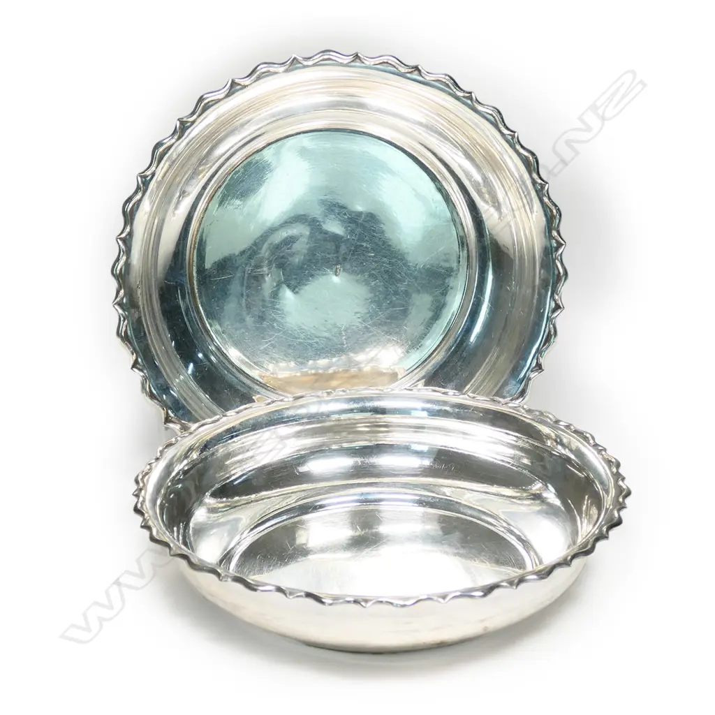 A pair of Egyptian 900 standard silver bowls, Image 1++