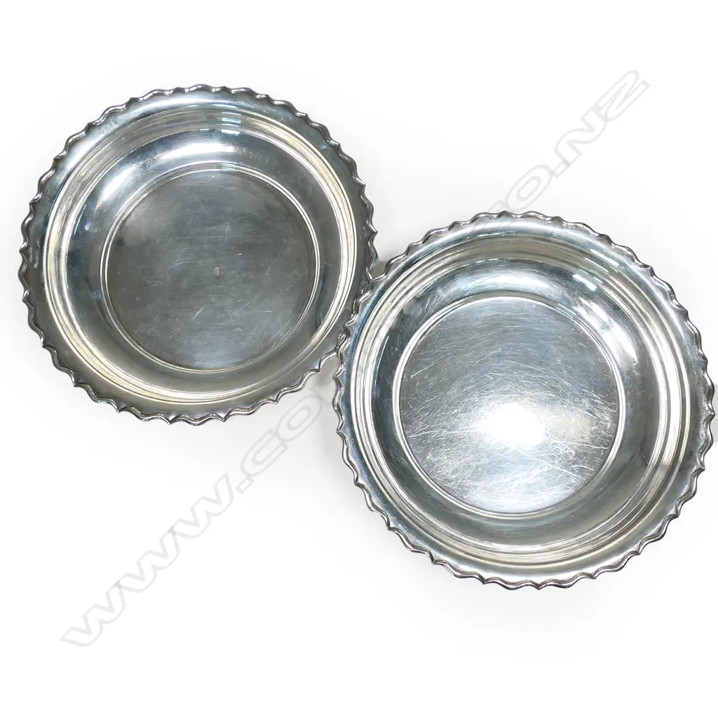 A pair of Egyptian 900 standard silver bowls, Image 1++