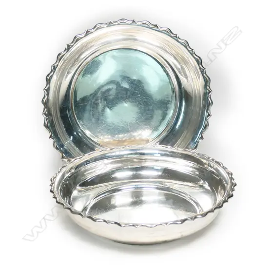 A pair of Egyptian 900 standard silver bowls,