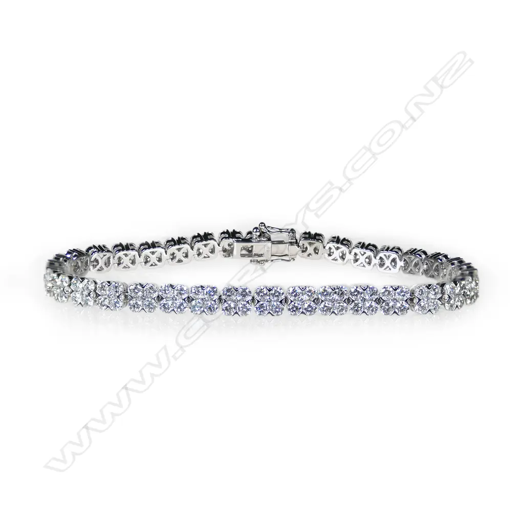 An 18ct white gold and diamond tennis bracelet, Image 1++