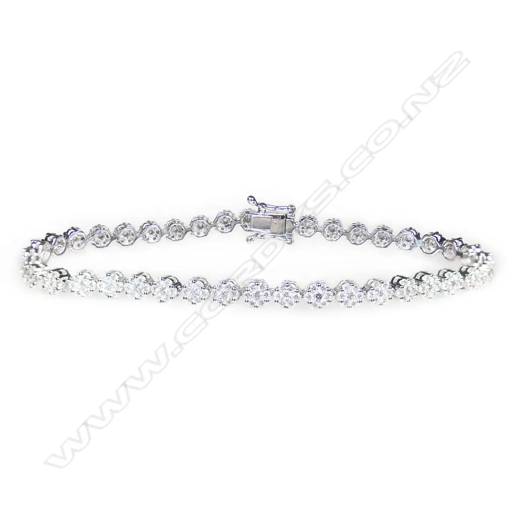 An 18ct white gold and diamond tennis type bracelet, Image 1++