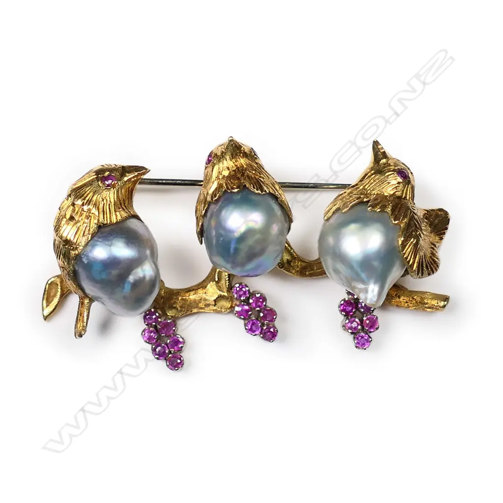 An 18ct gold, pearl and ruby brooch, Image 1++