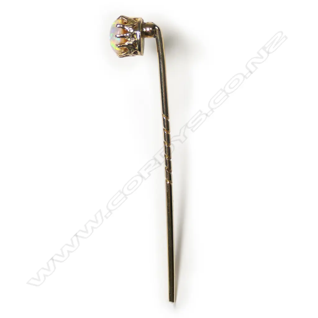 A 9ct gold and opal tie pin, Image 1++