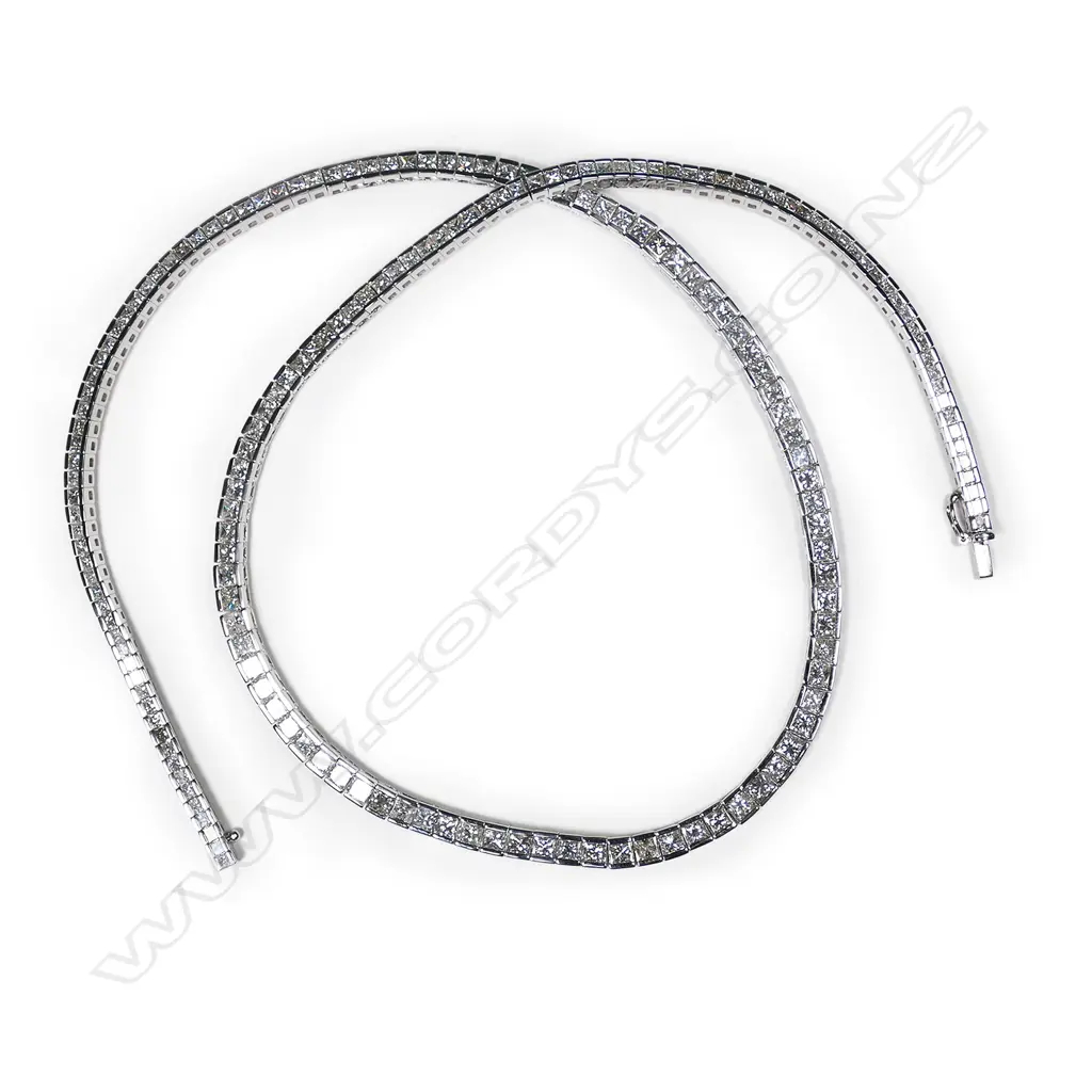 A modern 18ct white gold and diamond set necklace, Image 1++