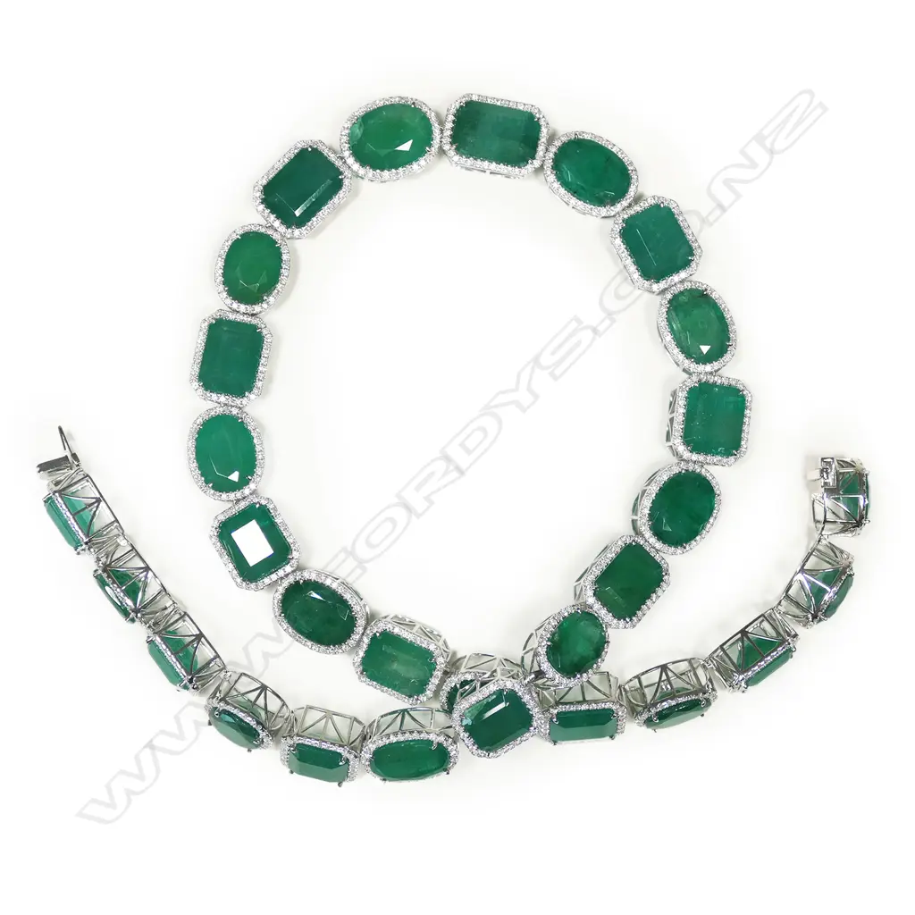 An impressive 14ct white gold emerald and diamond necklace, Image 1++