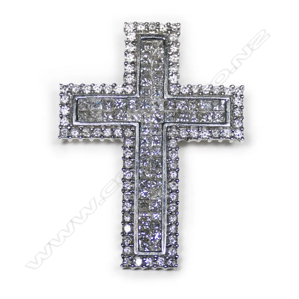 18ct white gold multi diamond set cross pendant, Image 1++