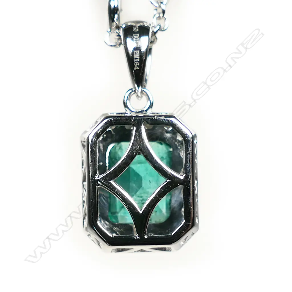 An 18ct white gold emerald and diamond cluster pendant on chain, Image 1++