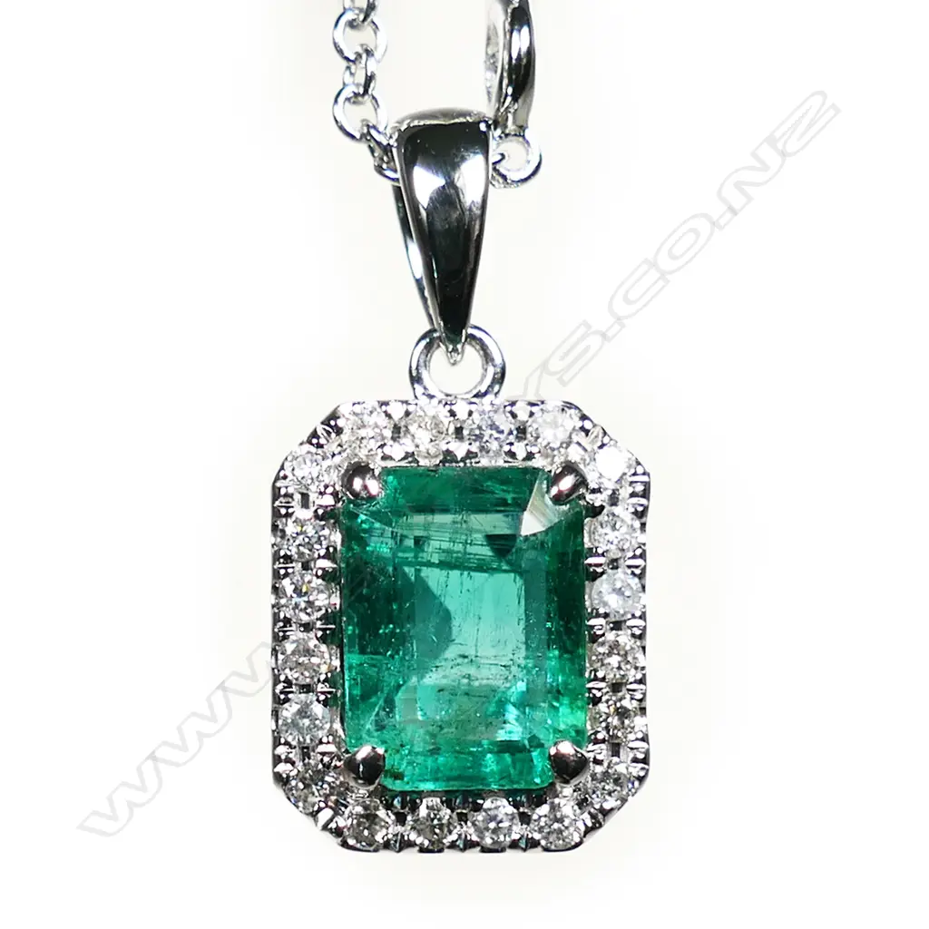 An 18ct white gold emerald and diamond cluster pendant on chain, Image 1++
