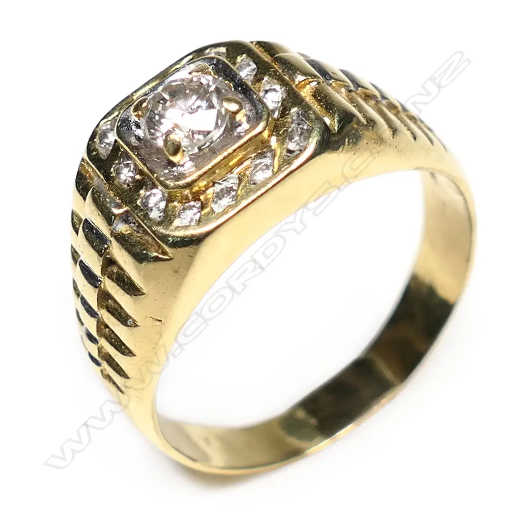 An 18ct yellow gold and diamond 'Rolex' style ring, Image 1++