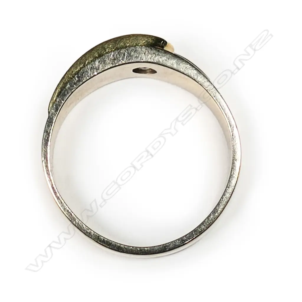 A modern 18ct yellow gold and solitaire diamond ring, Image 1++