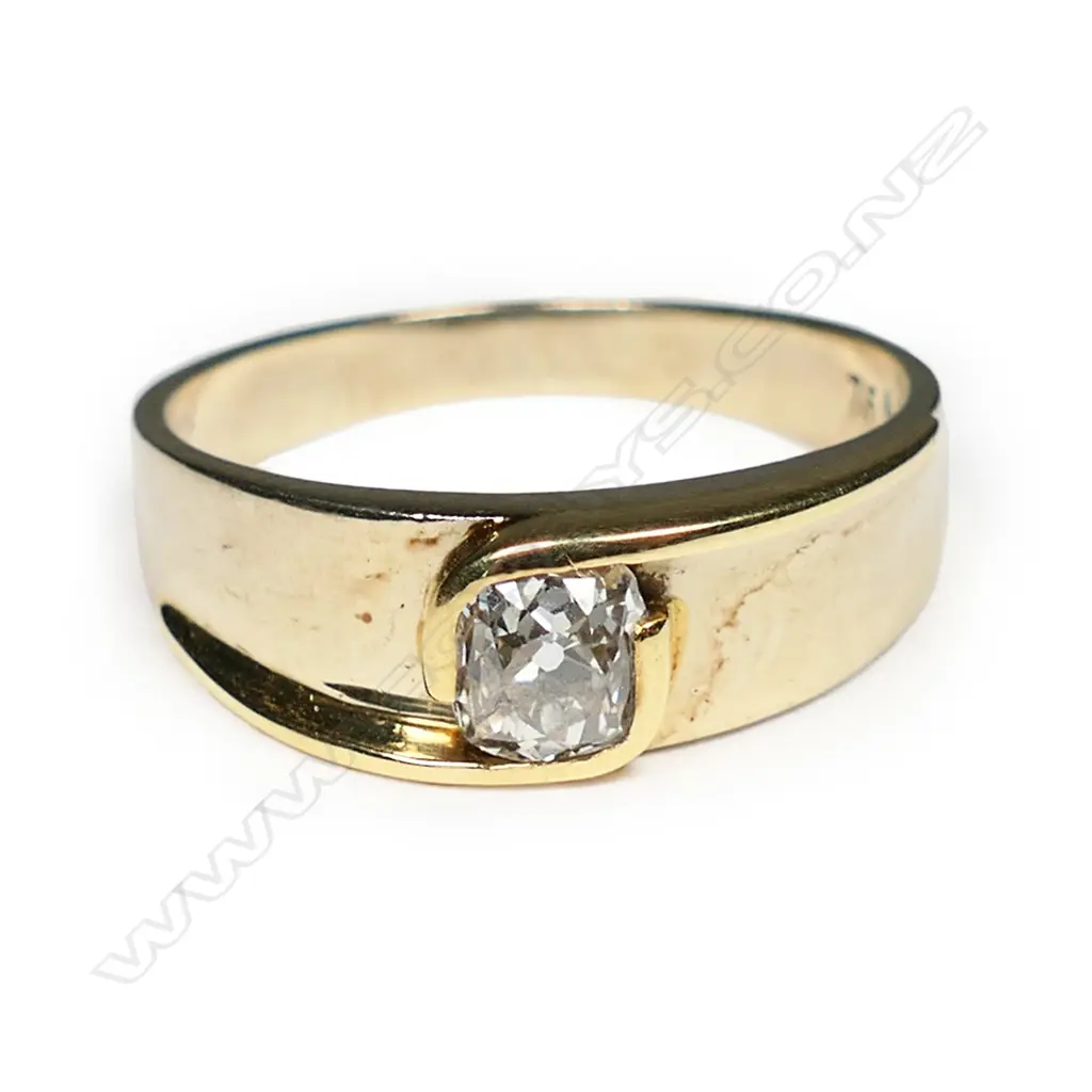 A modern 18ct yellow gold and solitaire diamond ring, Image 1++
