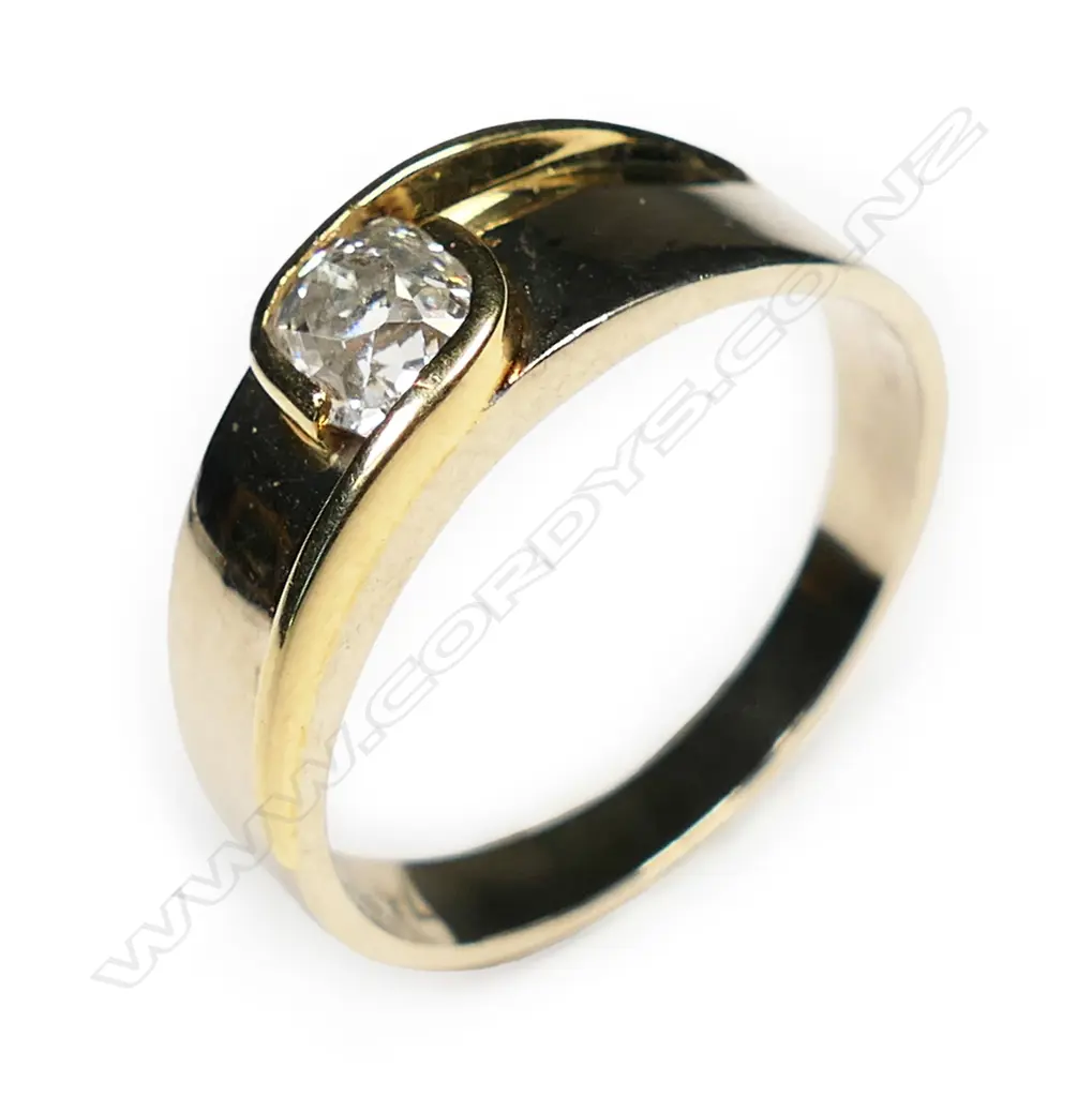 A modern 18ct yellow gold and solitaire diamond ring, Image 1++