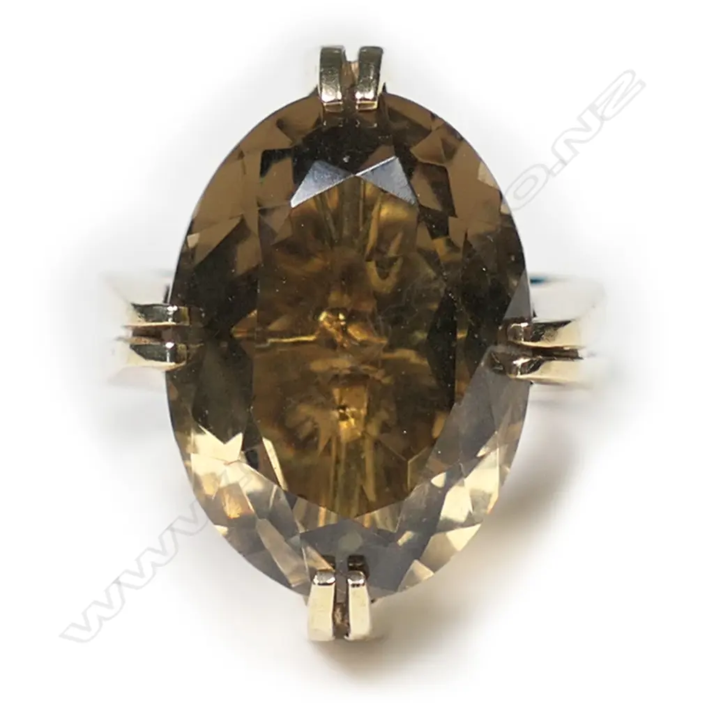 A retro 9ct gold and smoky quartz cocktail ring, Image 1++