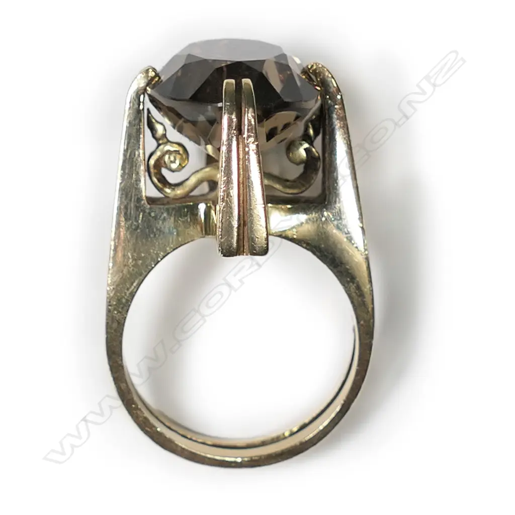A retro 9ct gold and smoky quartz cocktail ring, Image 1++