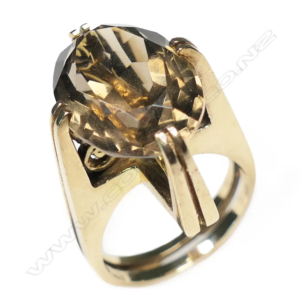 A retro 9ct gold and smoky quartz cocktail ring, Image 1++