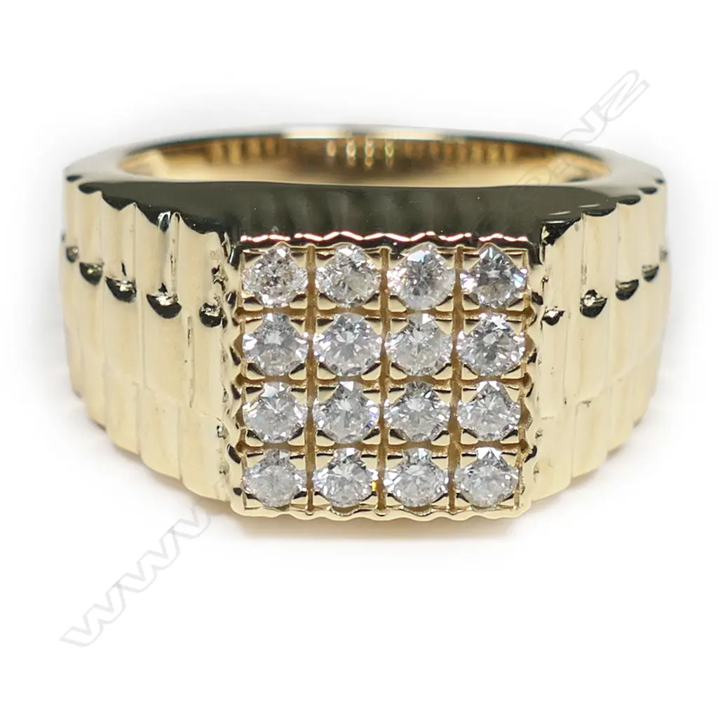 A 14ct gold and diamond gent's ring Image 1++