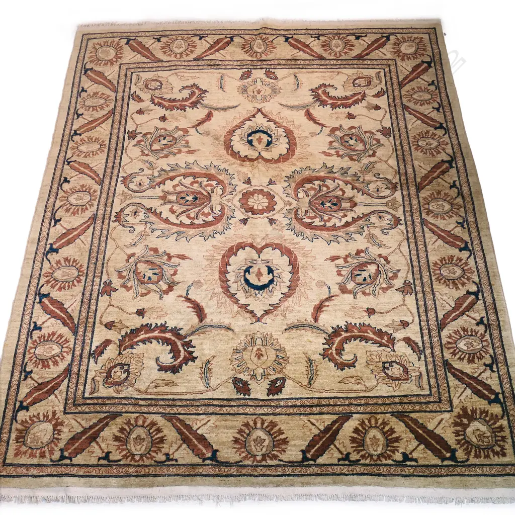 A fine Persian hand knotted carpet, Image 1++