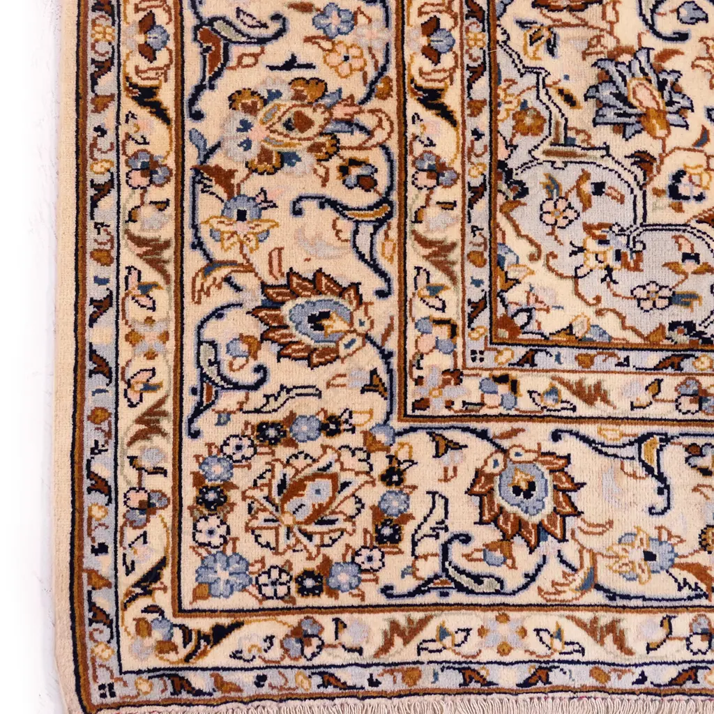 A hand-knotted Persian Kashan rug, Image 1++
