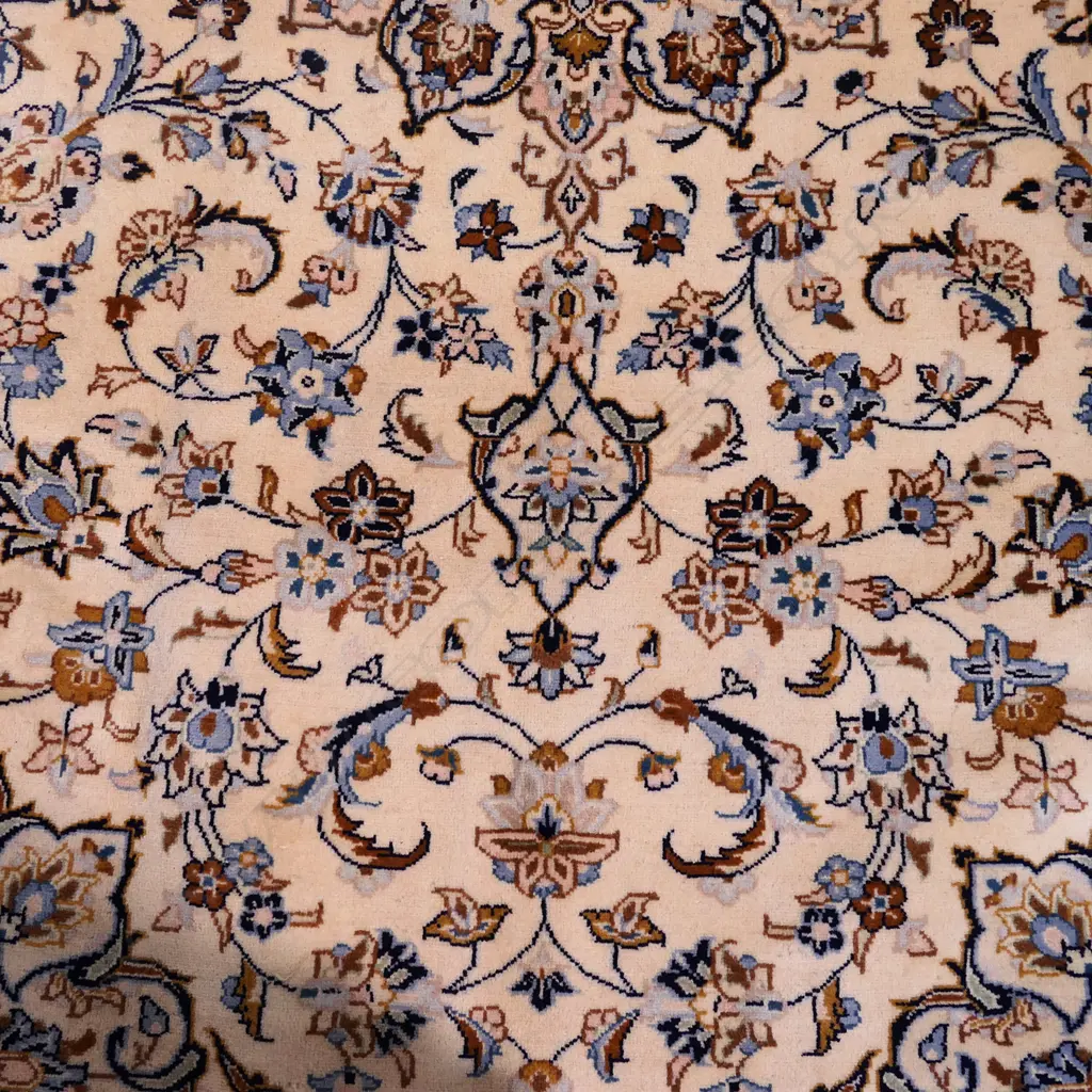 A hand-knotted Persian Kashan rug, Image 1++