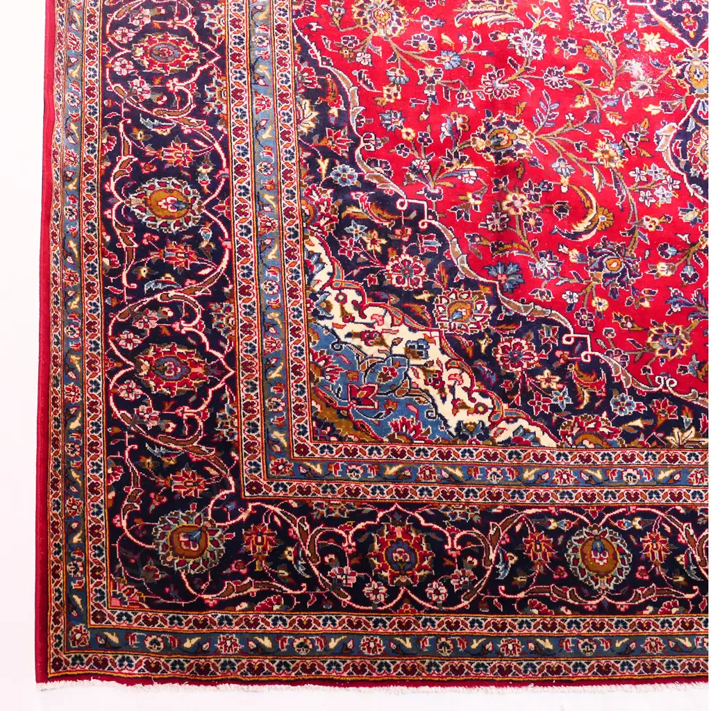 A large hand knotted Iranian Tabriz carpet, Image 1++